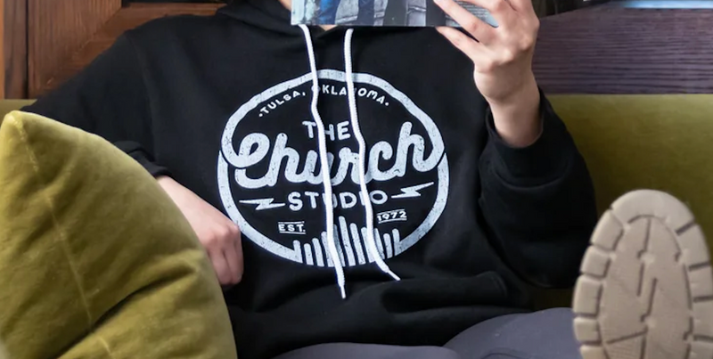 HOODIES & SWEATSHIRTS